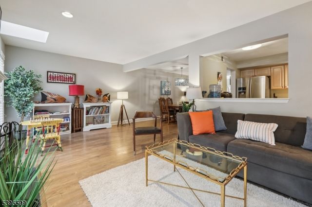 44 Averell Dr, Parsippany-troy Hills Twp., NJ 07950