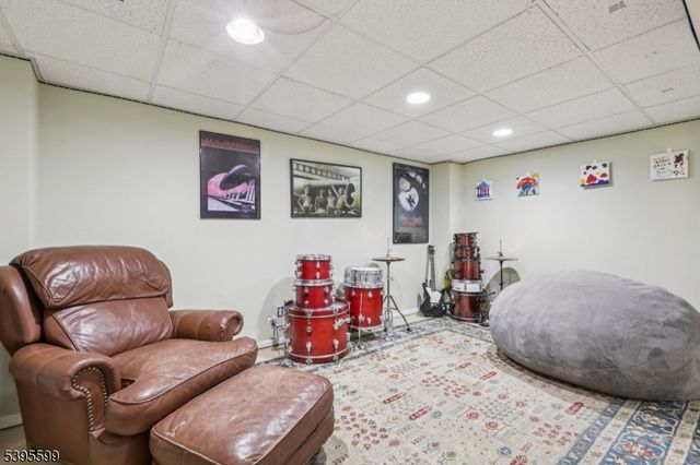 44 Averell Dr, Parsippany-troy Hills Twp., NJ 07950