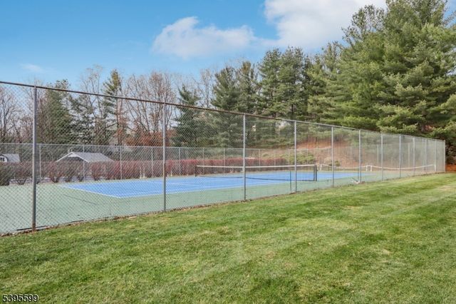 44 Averell Dr, Parsippany-troy Hills Twp., NJ 07950