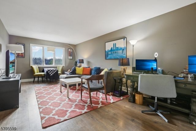 44 Averell Dr, Parsippany-troy Hills Twp., NJ 07950