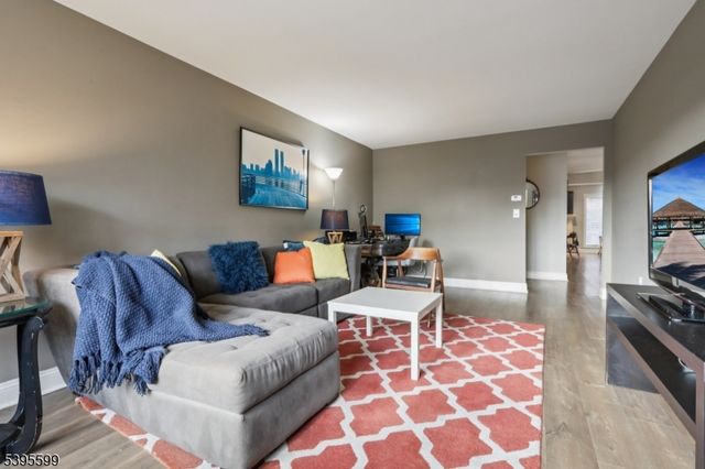 44 Averell Dr, Parsippany-troy Hills Twp., NJ 07950