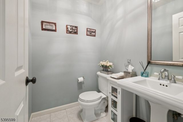 44 Averell Dr, Parsippany-troy Hills Twp., NJ 07950