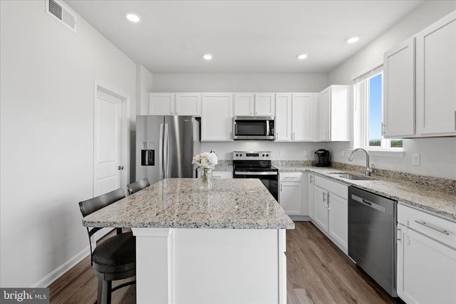 314 CENTERGATE DR, Charles Town, WV 25414