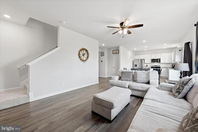 314 CENTERGATE DR, Charles Town, WV 25414