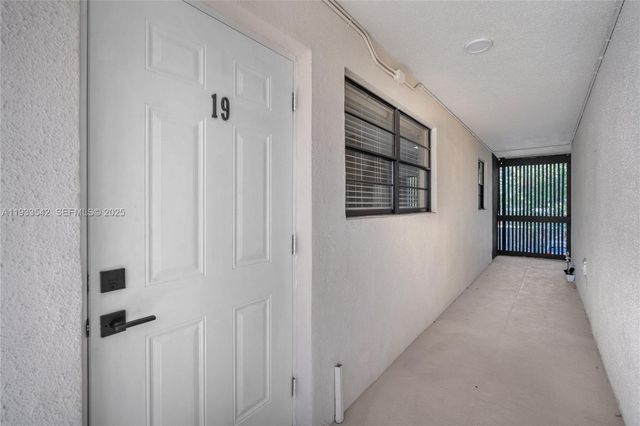 3265 Virginia St 19, Miami, FL 33133