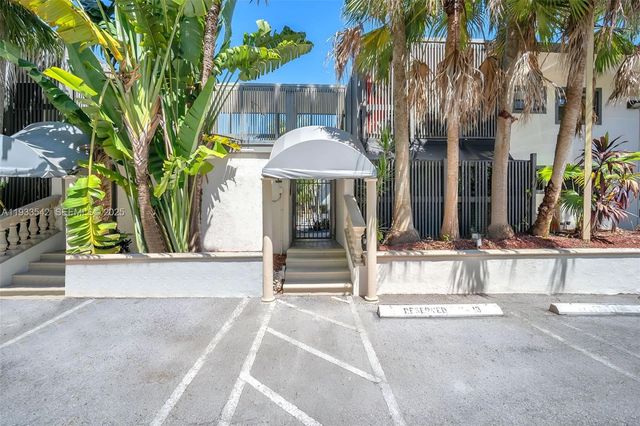 3265 Virginia St 19, Miami, FL 33133