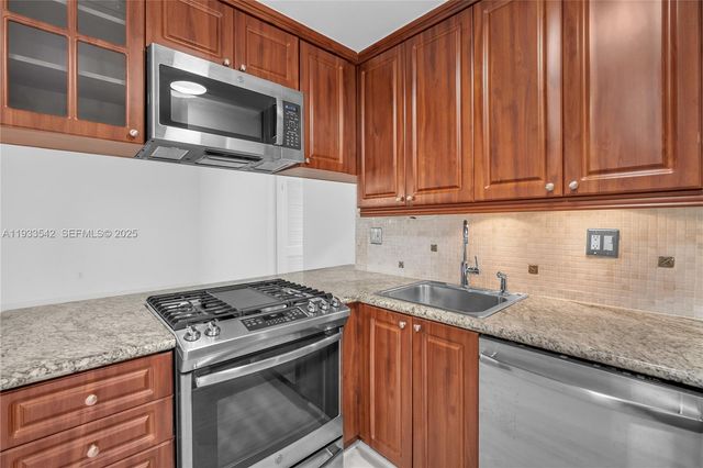 3265 Virginia St 19, Miami, FL 33133