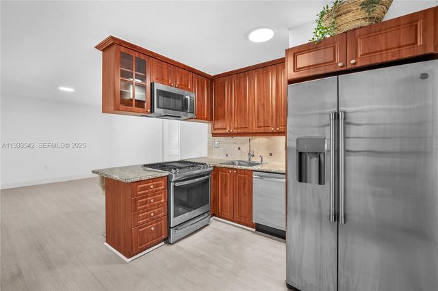 3265 Virginia St 19, Miami, FL 33133