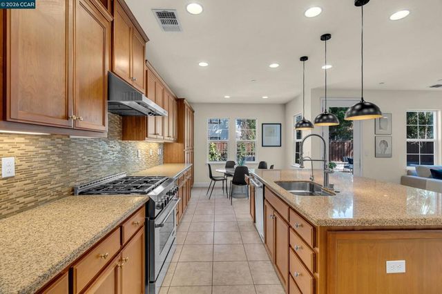 733 733 W Questa Trl, Mountain House, CA 95391