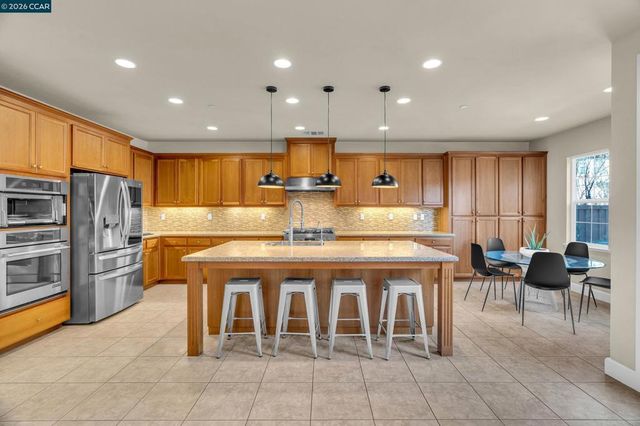 733 733 W Questa Trl, Mountain House, CA 95391