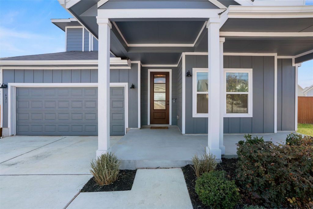 621 Goldenwave WAY, Liberty Hill, TX 78642