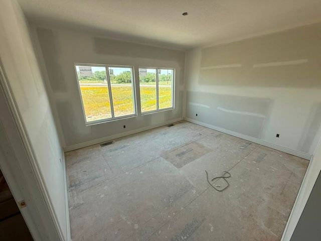 1620 E Midway Ct, Valley Center, KS 67147