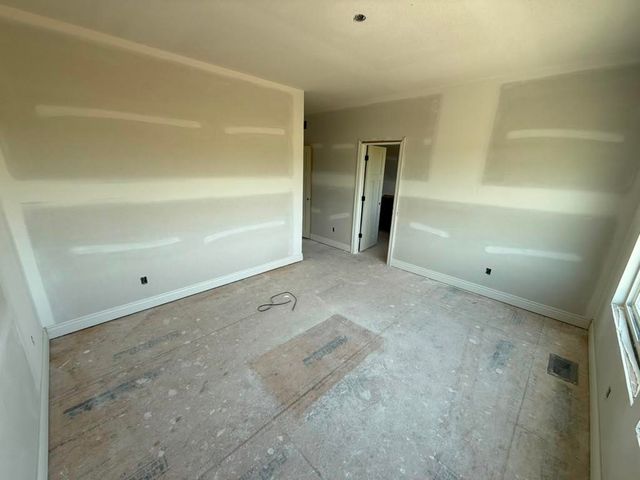 1620 E Midway Ct, Valley Center, KS 67147