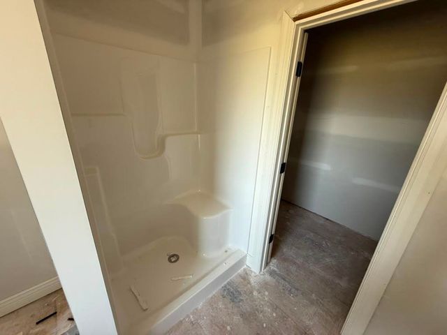 1620 E Midway Ct, Valley Center, KS 67147