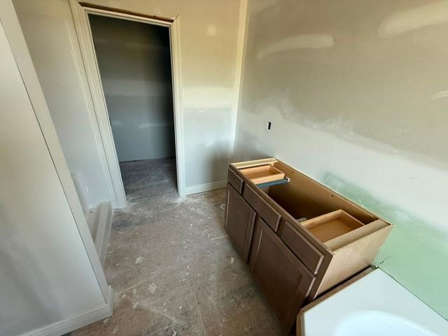 1620 E Midway Ct, Valley Center, KS 67147
