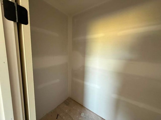 1620 E Midway Ct, Valley Center, KS 67147