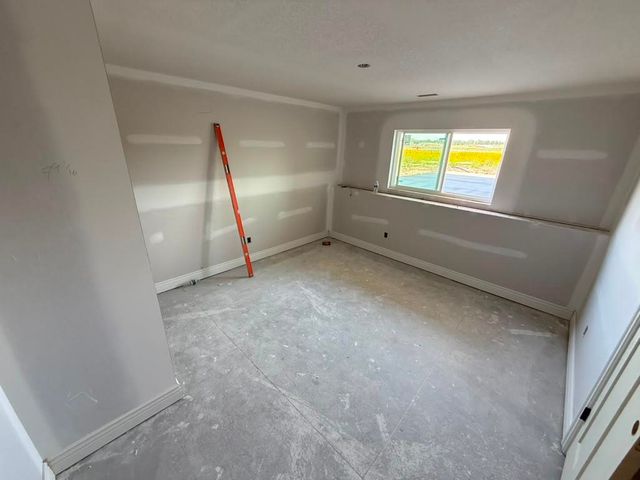 1620 E Midway Ct, Valley Center, KS 67147