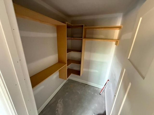 1620 E Midway Ct, Valley Center, KS 67147