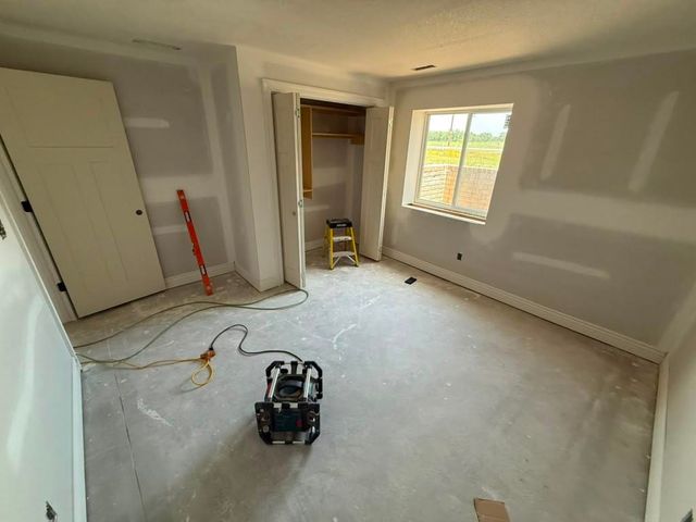 1620 E Midway Ct, Valley Center, KS 67147