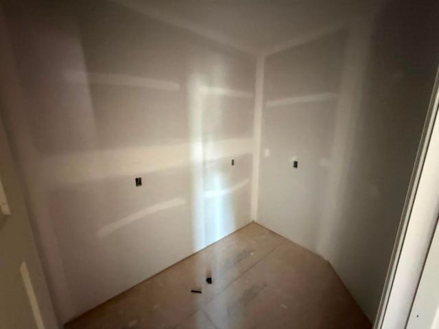 1620 E Midway Ct, Valley Center, KS 67147
