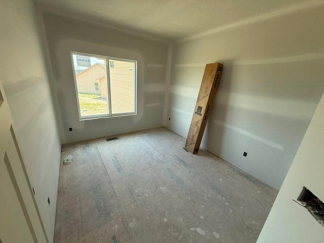 1620 E Midway Ct, Valley Center, KS 67147