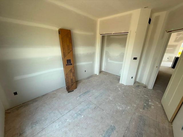 1620 E Midway Ct, Valley Center, KS 67147