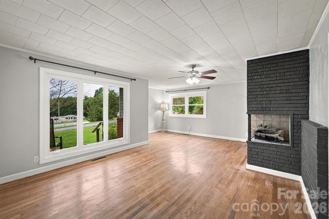 316 Hibriten Drive SW, Lenoir, NC 28645