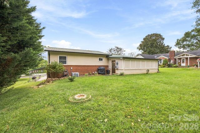 316 Hibriten Drive SW, Lenoir, NC 28645