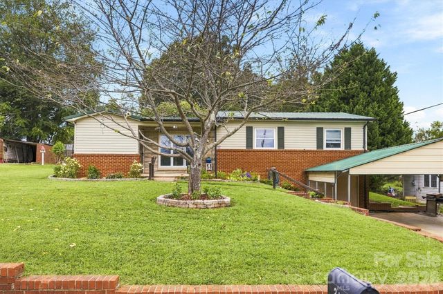 316 Hibriten Drive SW, Lenoir, NC 28645