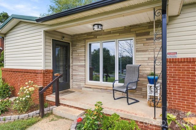 316 Hibriten Drive SW, Lenoir, NC 28645