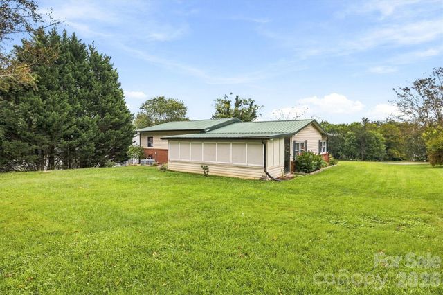 316 Hibriten Drive SW, Lenoir, NC 28645