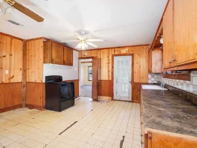 203 Avenue E, Blanket, TX 76432