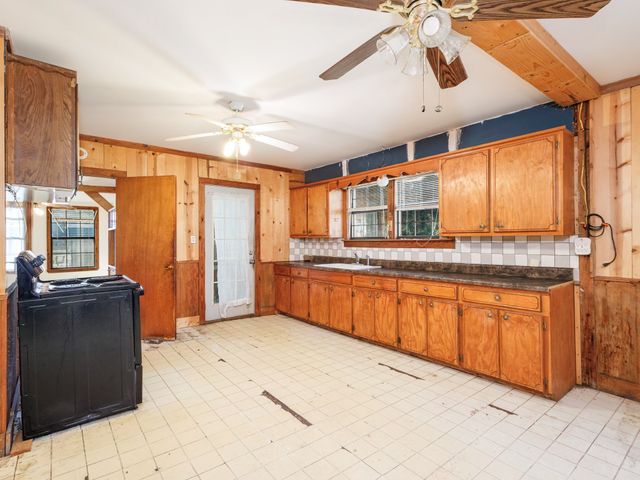 203 Avenue E, Blanket, TX 76432