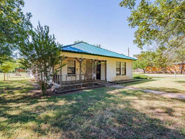 203 Avenue E, Blanket, TX 76432