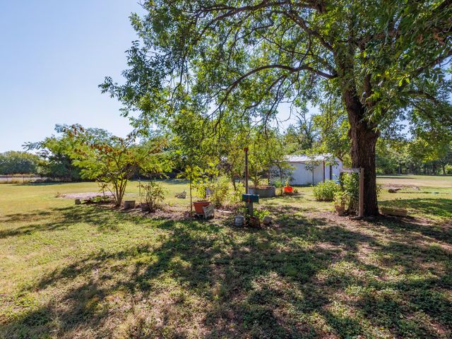 203 Avenue E, Blanket, TX 76432