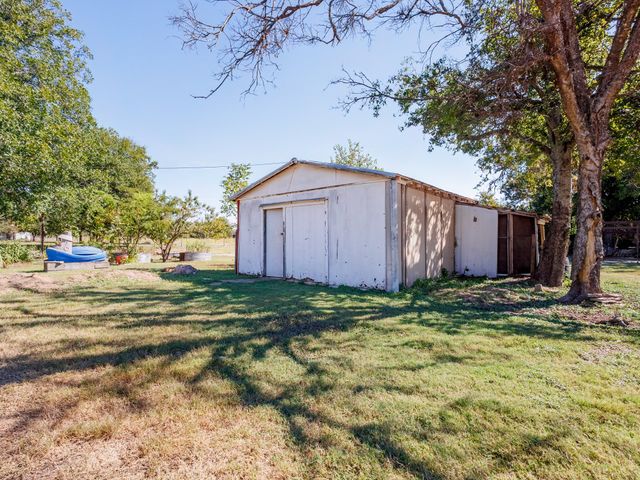 203 Avenue E, Blanket, TX 76432
