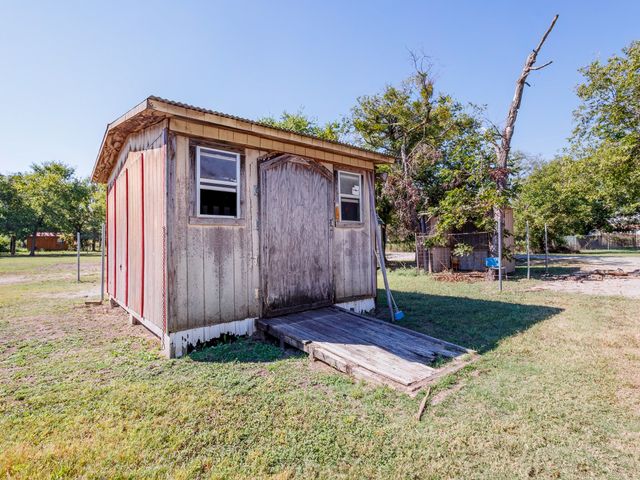 203 Avenue E, Blanket, TX 76432
