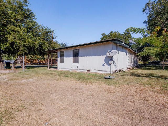 203 Avenue E, Blanket, TX 76432