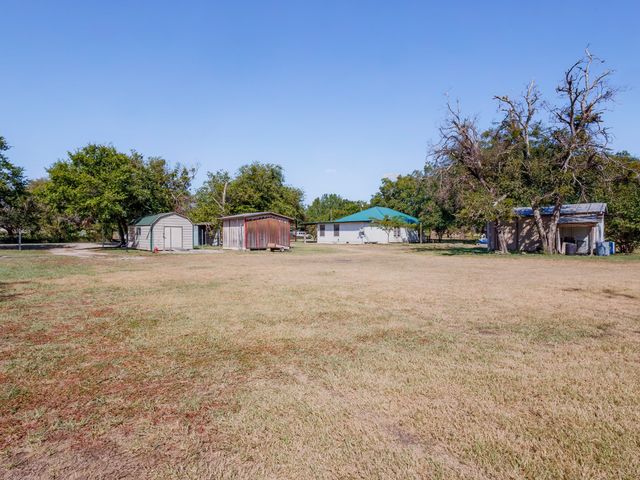 203 Avenue E, Blanket, TX 76432