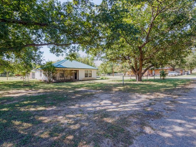 203 Avenue E, Blanket, TX 76432
