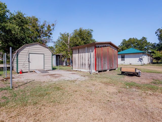 203 Avenue E, Blanket, TX 76432