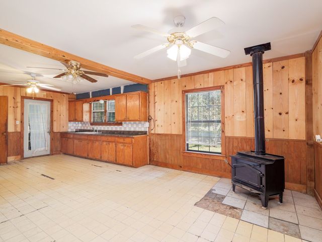 203 Avenue E, Blanket, TX 76432