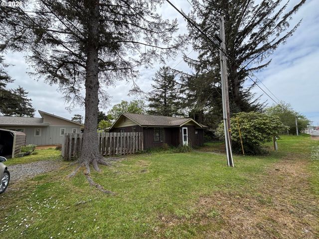 330 10TH St, Bandon, OR 97411