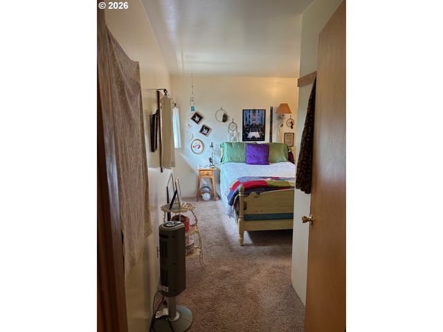 330 10TH St, Bandon, OR 97411