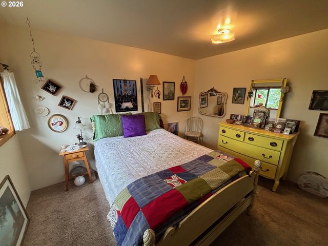 330 10TH St, Bandon, OR 97411