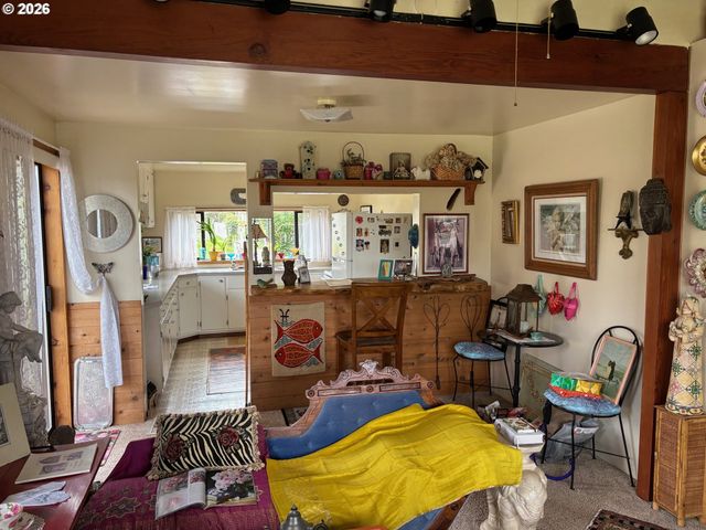 330 10TH St, Bandon, OR 97411