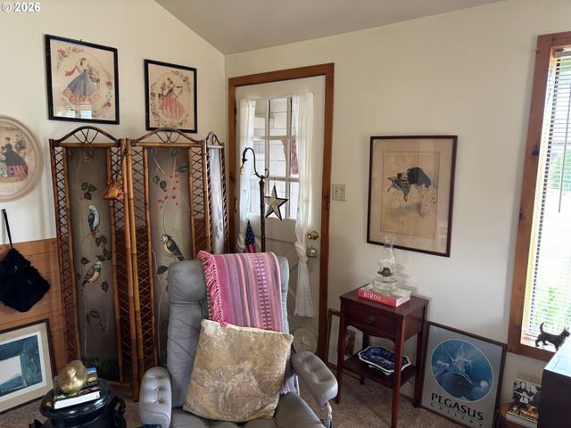 330 10TH St, Bandon, OR 97411