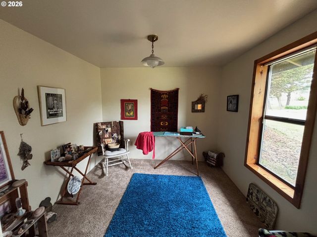 330 10TH St, Bandon, OR 97411