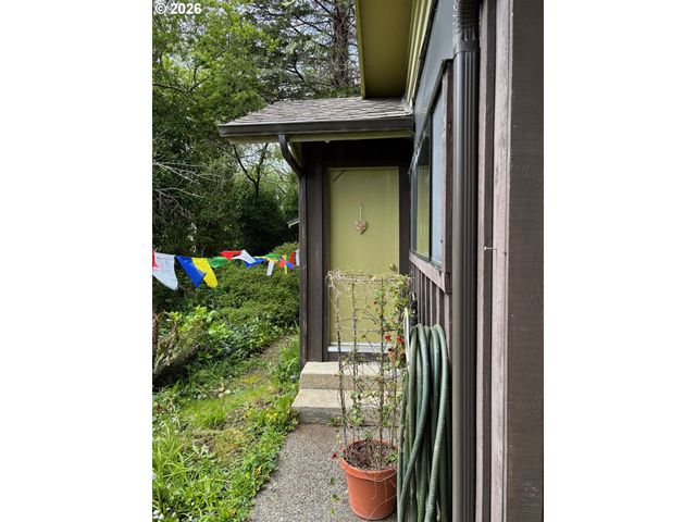 330 10TH St, Bandon, OR 97411