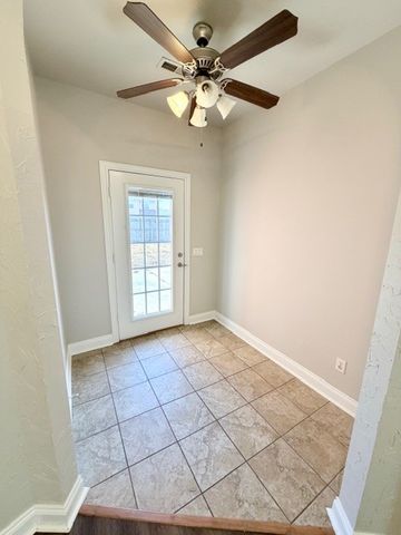 884 N Meadowlands Drive, Fayetteville, AR 72704